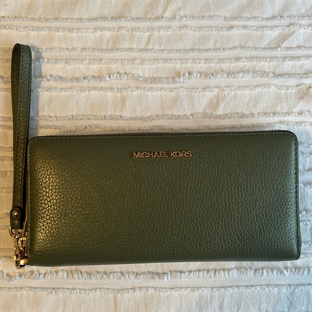 NWOT Michael Kors wallet with wristlet strap